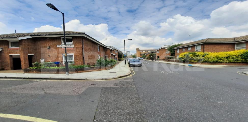 			LET , 2 Bedroom, 1 bath, 1 reception Ground Floor Maisonette			 Tisdal Place, Elephant and Castle