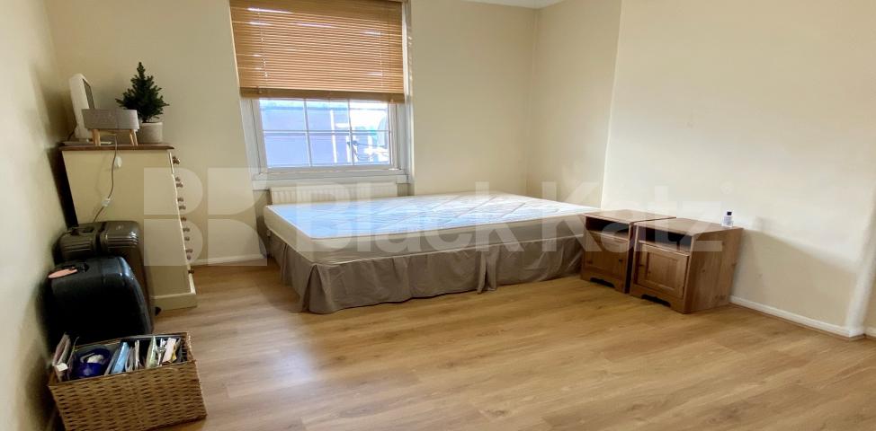 			LET , 3 Bedroom, 1 bath, 1 reception Apartment			 Devon Mansions. Tooley Street , London Bridge
