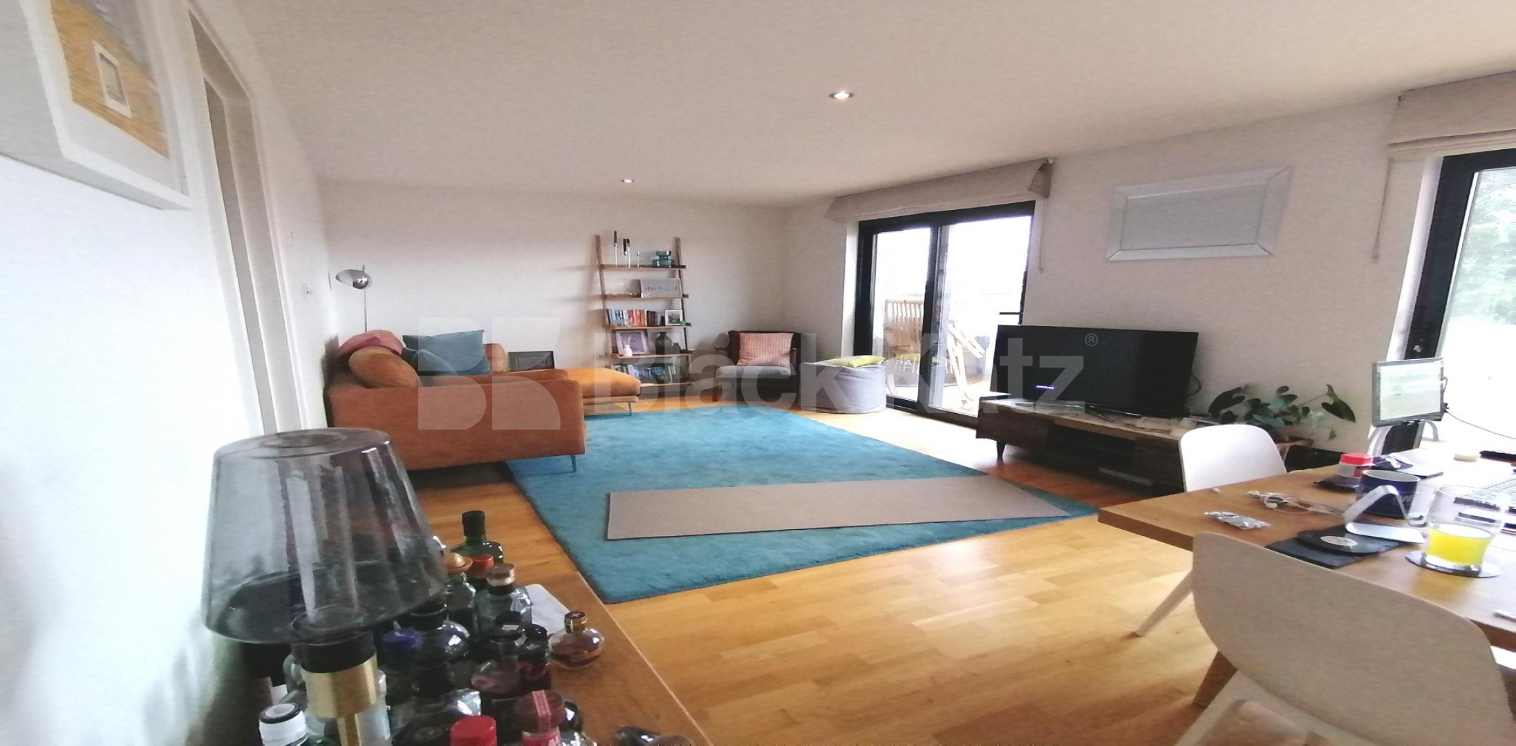 			LET , 2 Bedroom, 1 bath, 1 reception Penthouse			 Totterdown Street, Tooting Broadway