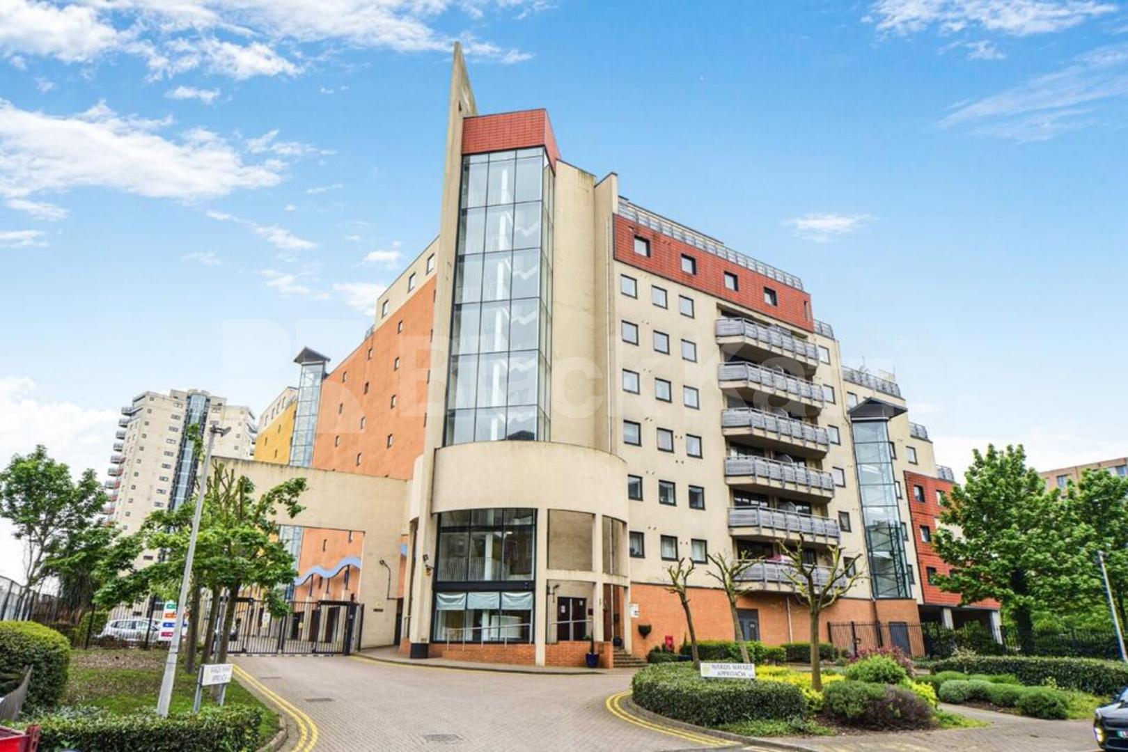 Stunning 2 Bed, 2 Bath Apartment in Wards Wharf with Balcony & Gym Wards Wharf Approach, Silvertown