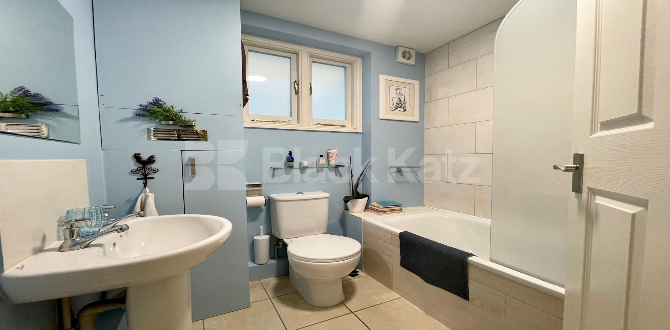 			LET , 2 Bedroom, 1 bath, 1 reception Ground Floor Flat			 Tregarvon Road, Clapham Junction/Common