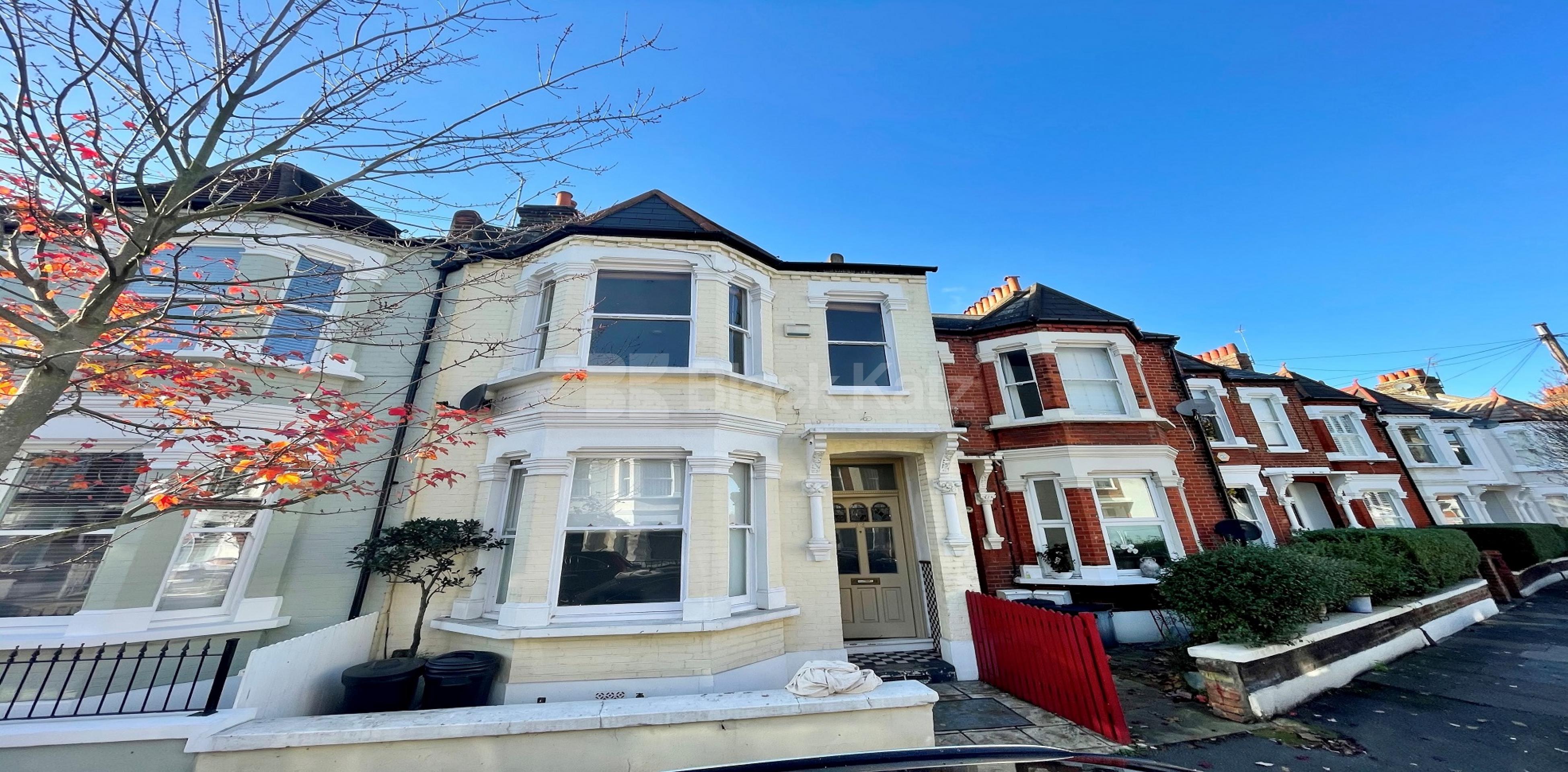 			LET , 2 Bedroom, 1 bath, 1 reception Ground Floor Flat			 Tregarvon Road, Clapham Junction/Common SW11