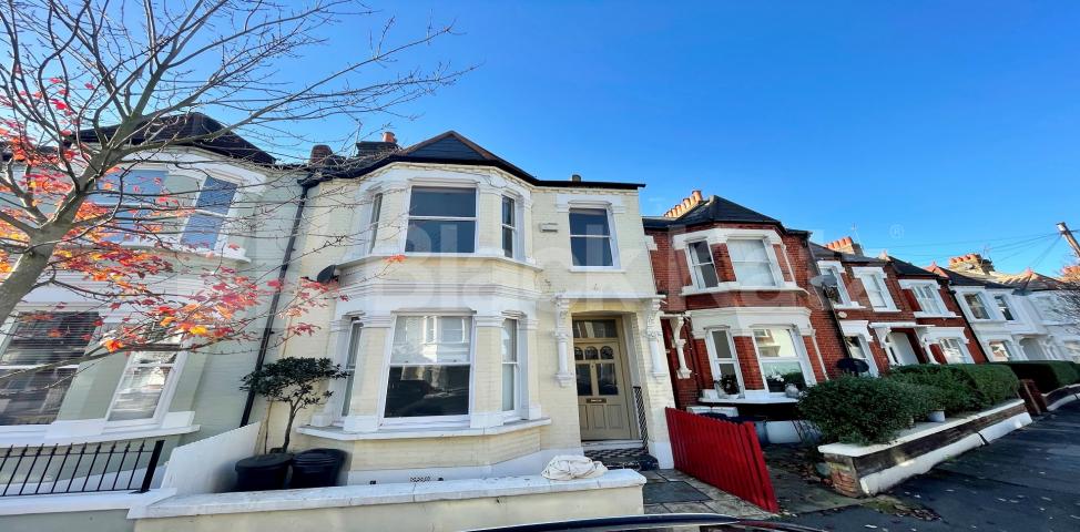 			LET , 2 Bedroom, 1 bath, 1 reception Ground Floor Flat			 Tregarvon Road, Clapham Junction/Common