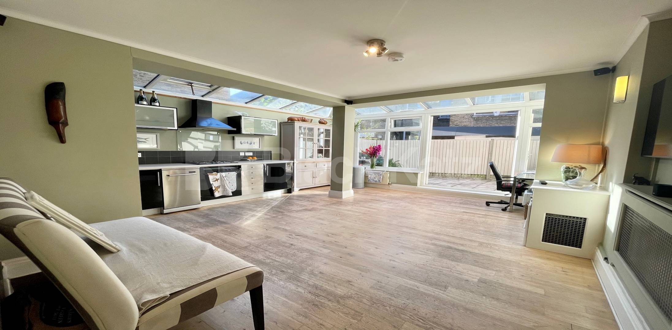 			LET , 2 Bedroom, 1 bath, 1 reception Ground Floor Flat			 Tregarvon Road, Clapham Junction/Common