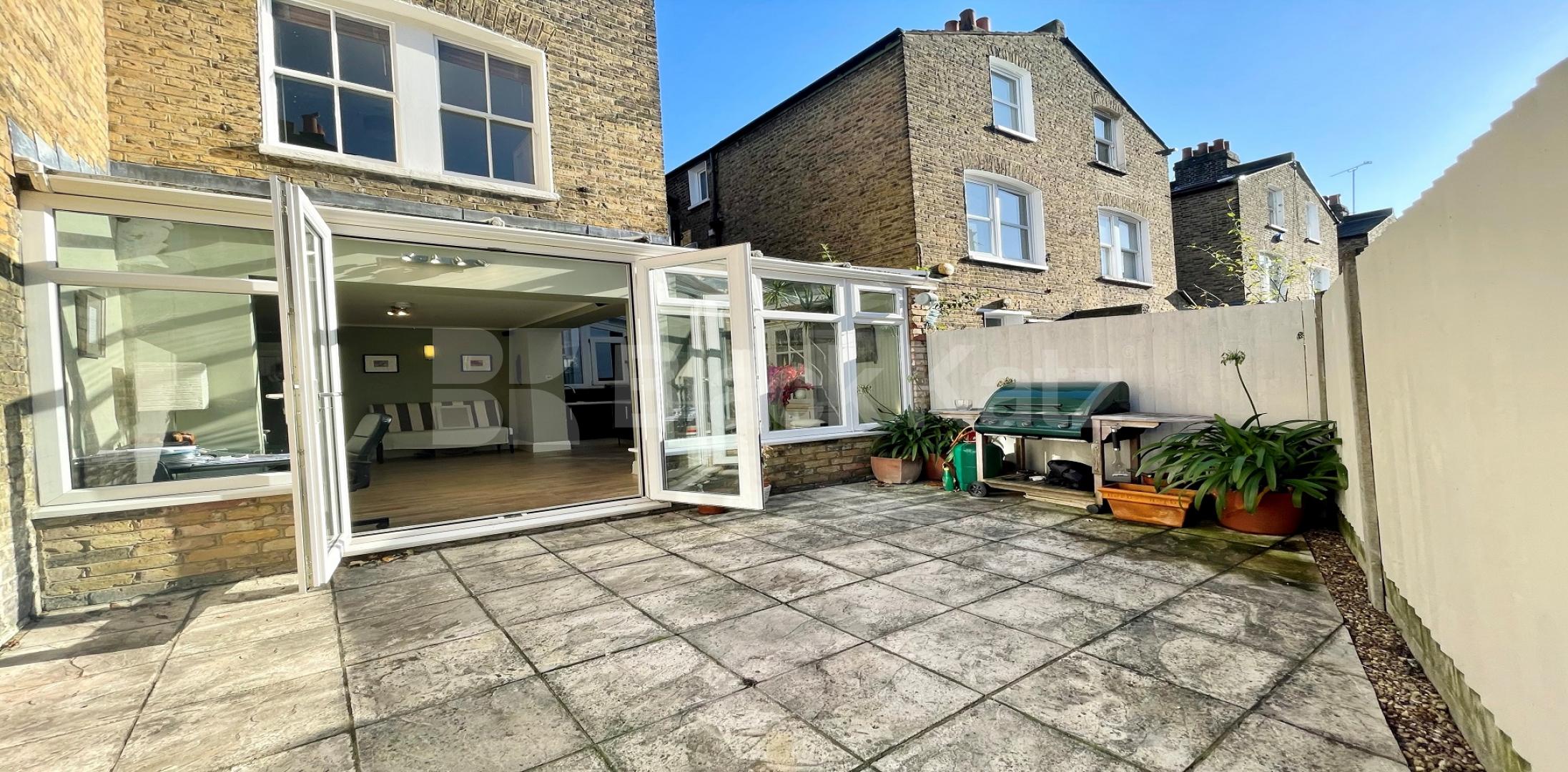 			LET , 2 Bedroom, 1 bath, 1 reception Ground Floor Flat			 Tregarvon Road, Clapham Junction/Common