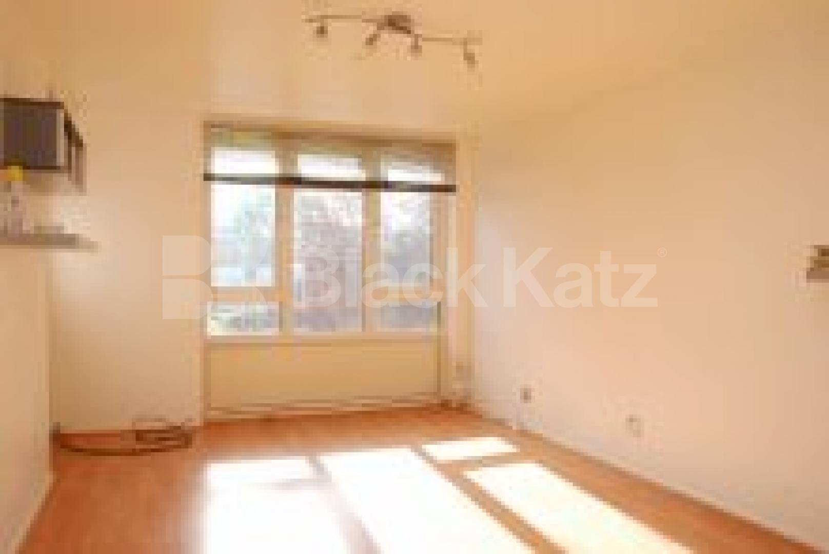			LET!, 1 Bedroom, 1 bath, 1 reception Ground Floor Flat			 Tredegar Road, BOUNDS GREEN