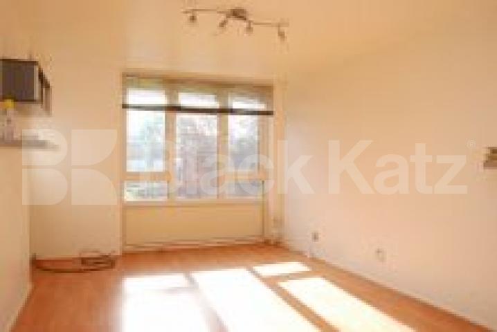 			LET!, 1 Bedroom, 1 bath, 1 reception Ground Floor Flat			 Tredegar Road, BOUNDS GREEN