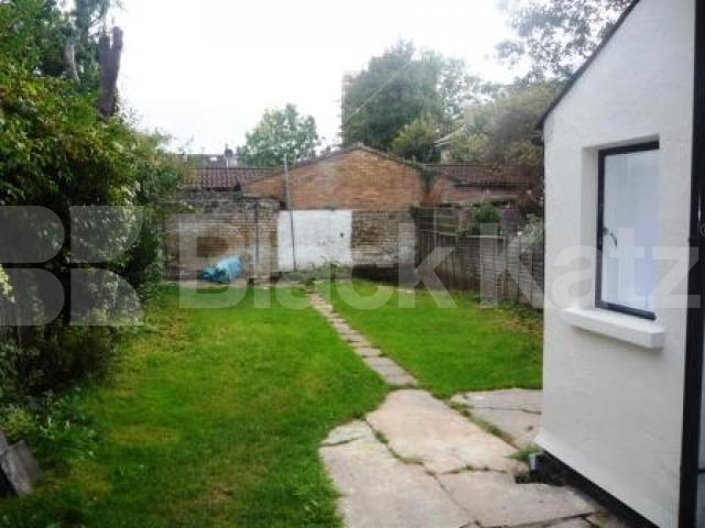 			NEW INSTRUCTION!, 4 Bedroom, 1 bath, 1 reception House			 Truro Road, Bounds Green