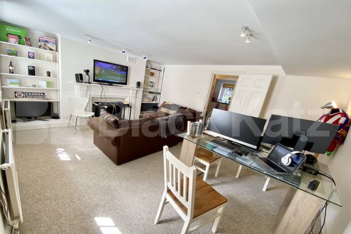 One of the most desirable areas in SE1  Trinity Church Square, Borough