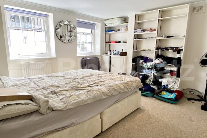 One of the most desirable areas in SE1  Trinity Church Square, Borough