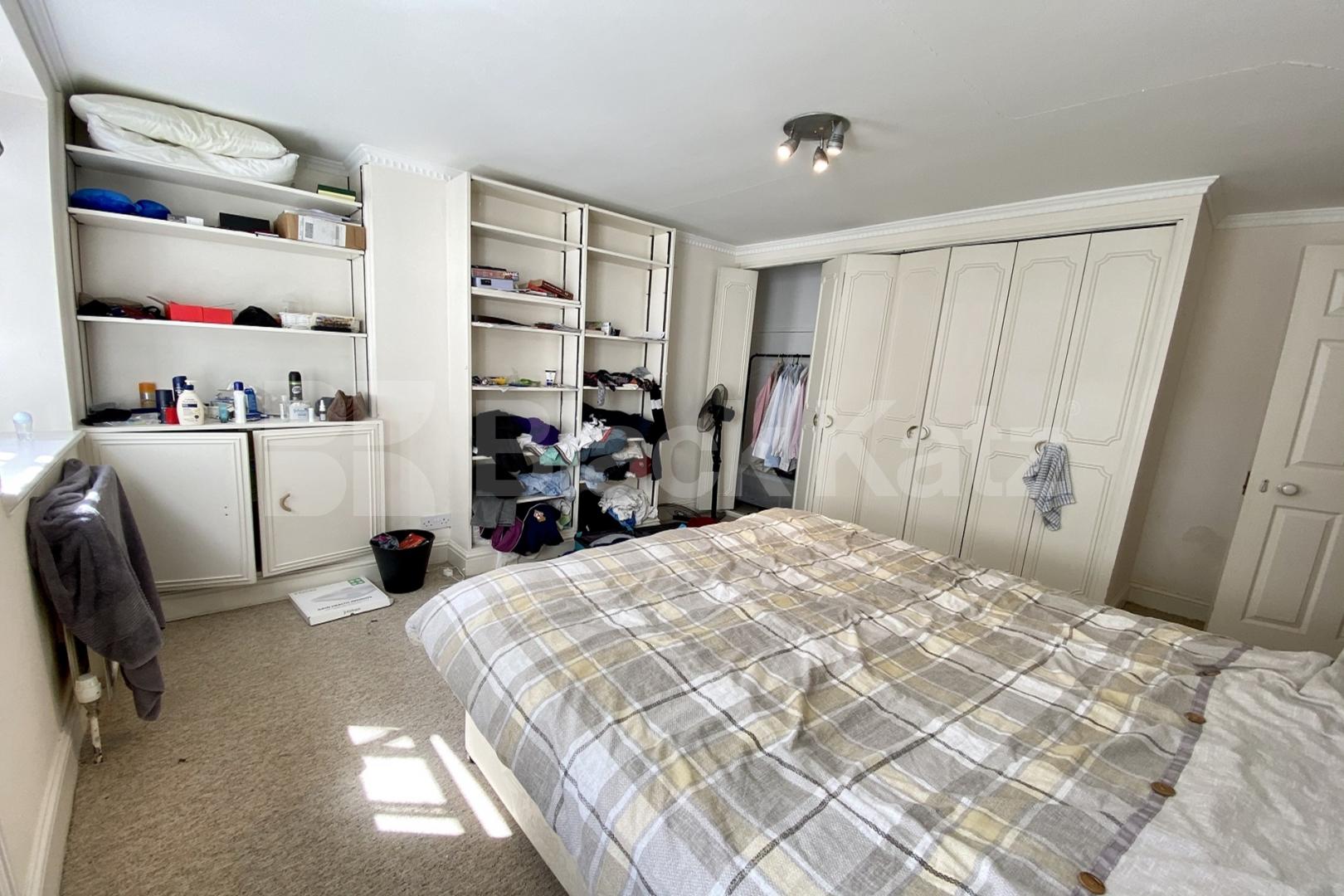 One of the most desirable areas in SE1  Trinity Church Square, Borough