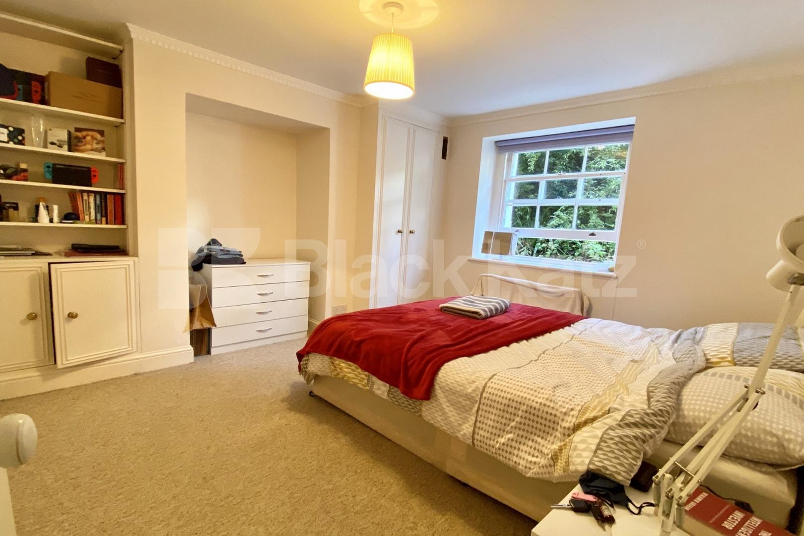 One of the most desirable areas in SE1  Trinity Church Square, Borough