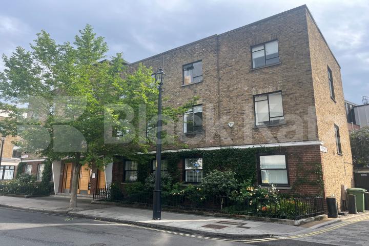Top floor (Second) private development just off Borough High Street    Trinity Street, Borough/London Bridge