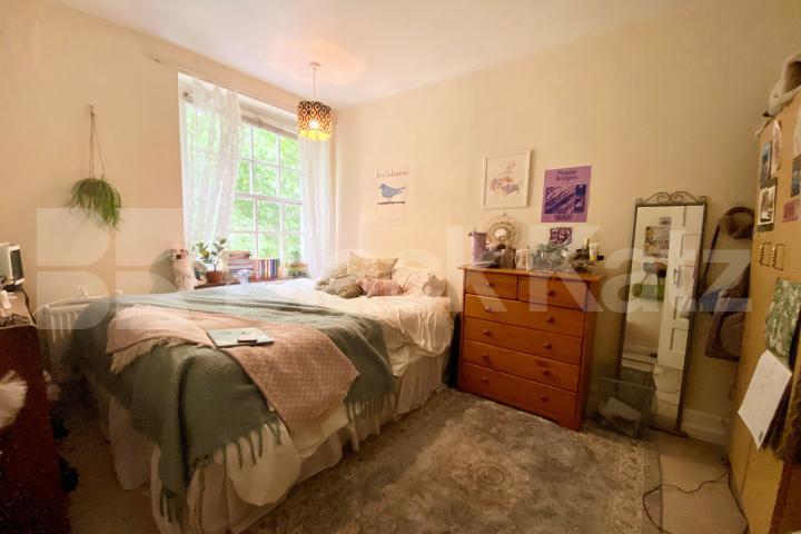 Superbly located, top floor three double bedroomed apartment  Tamar House - Kennington Lane, Kennington 