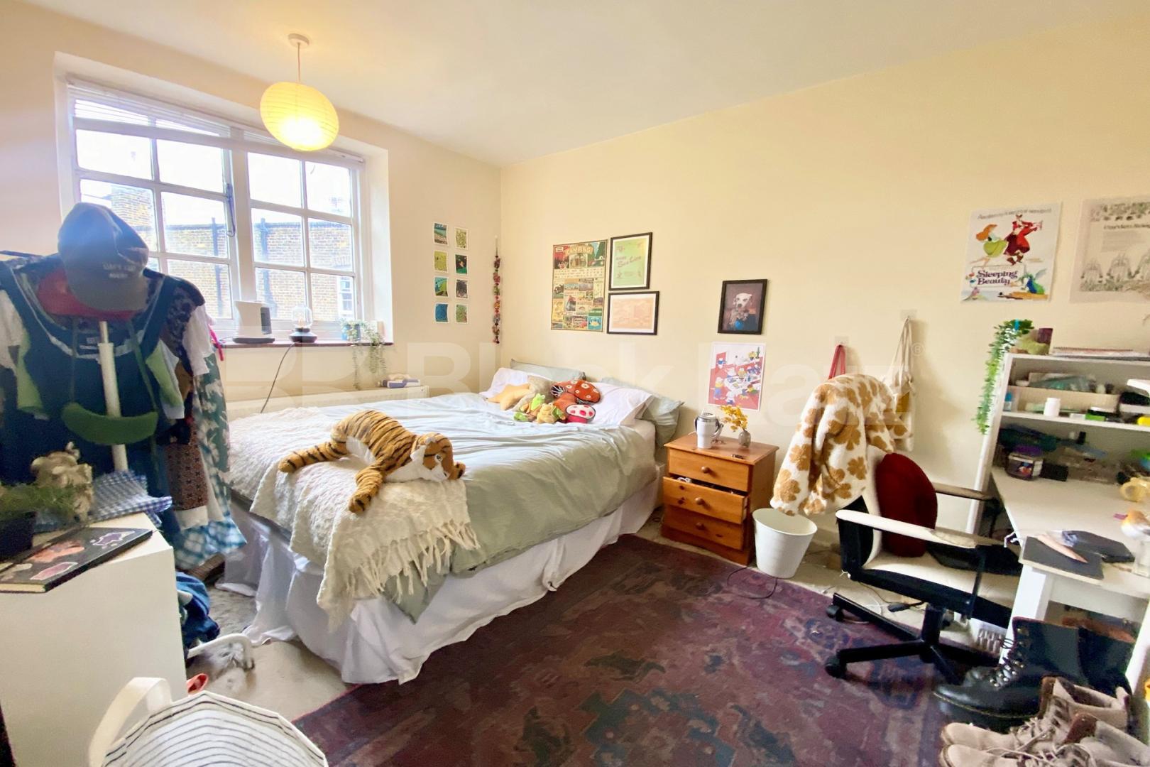Superbly located, top floor three double bedroomed apartment  Tamar House - Kennington Lane, Kennington 