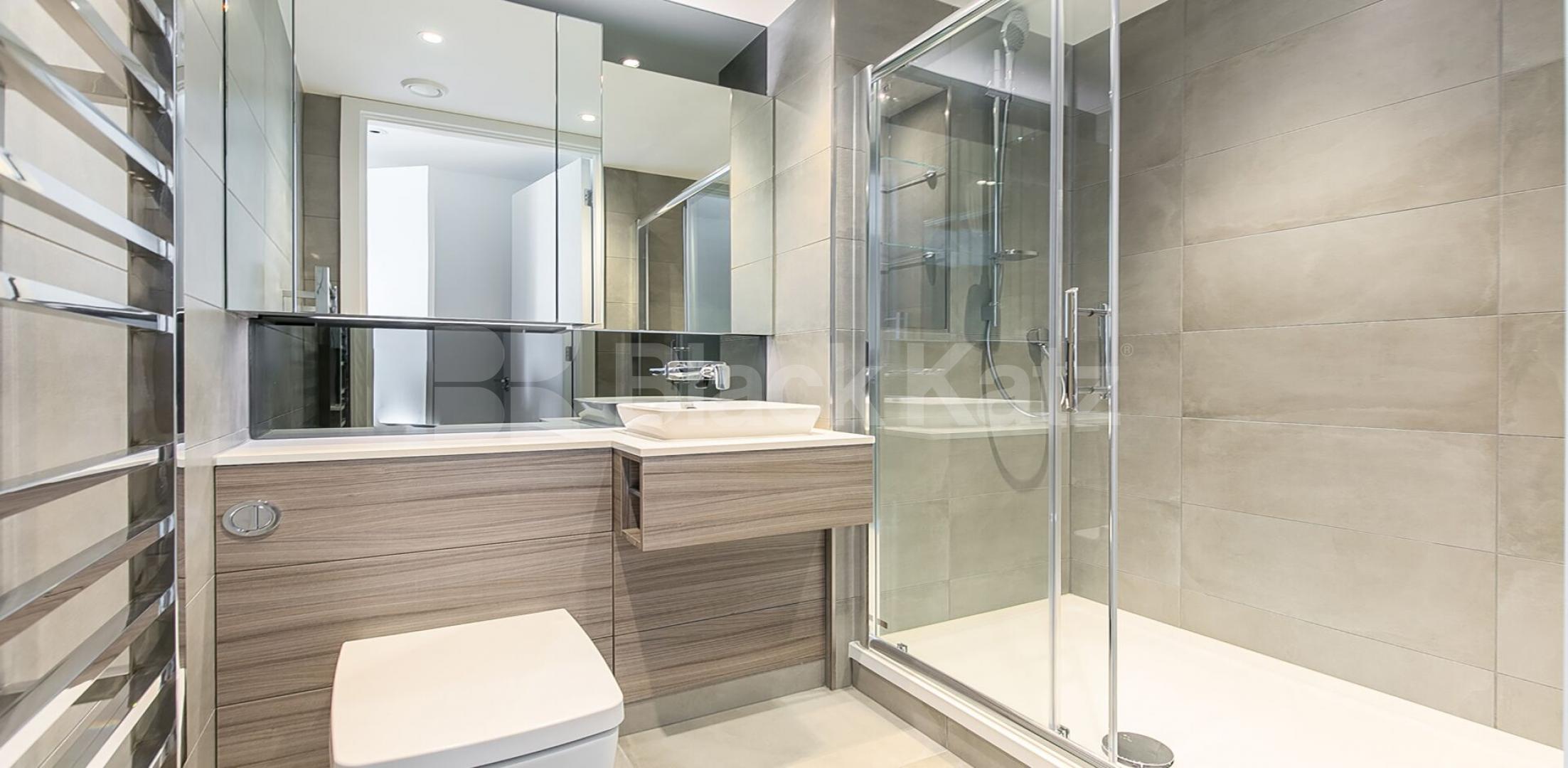 			New Instruction! Private balcony! , 2 Bedroom, 1 bath, 1 reception Apartment			 Smithfield Square , Crouch End / Hornsey