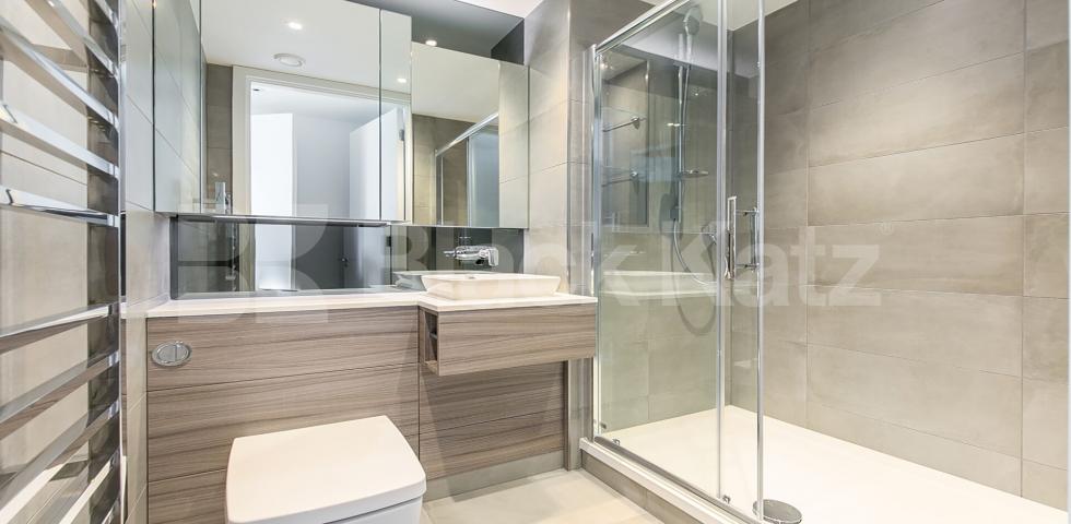 			New Instruction! Private balcony! , 2 Bedroom, 1 bath, 1 reception Apartment			 Smithfield Square , Crouch End / Hornsey