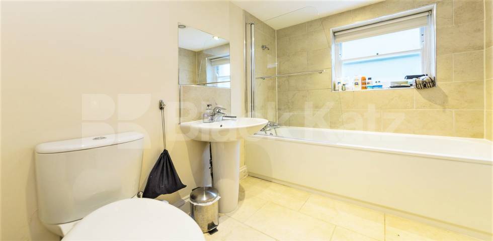 Spacious and well-presented four-bedroom flat available to rent on the sought-after Goldhawk Road Goldhawk Road, London, W12,  London