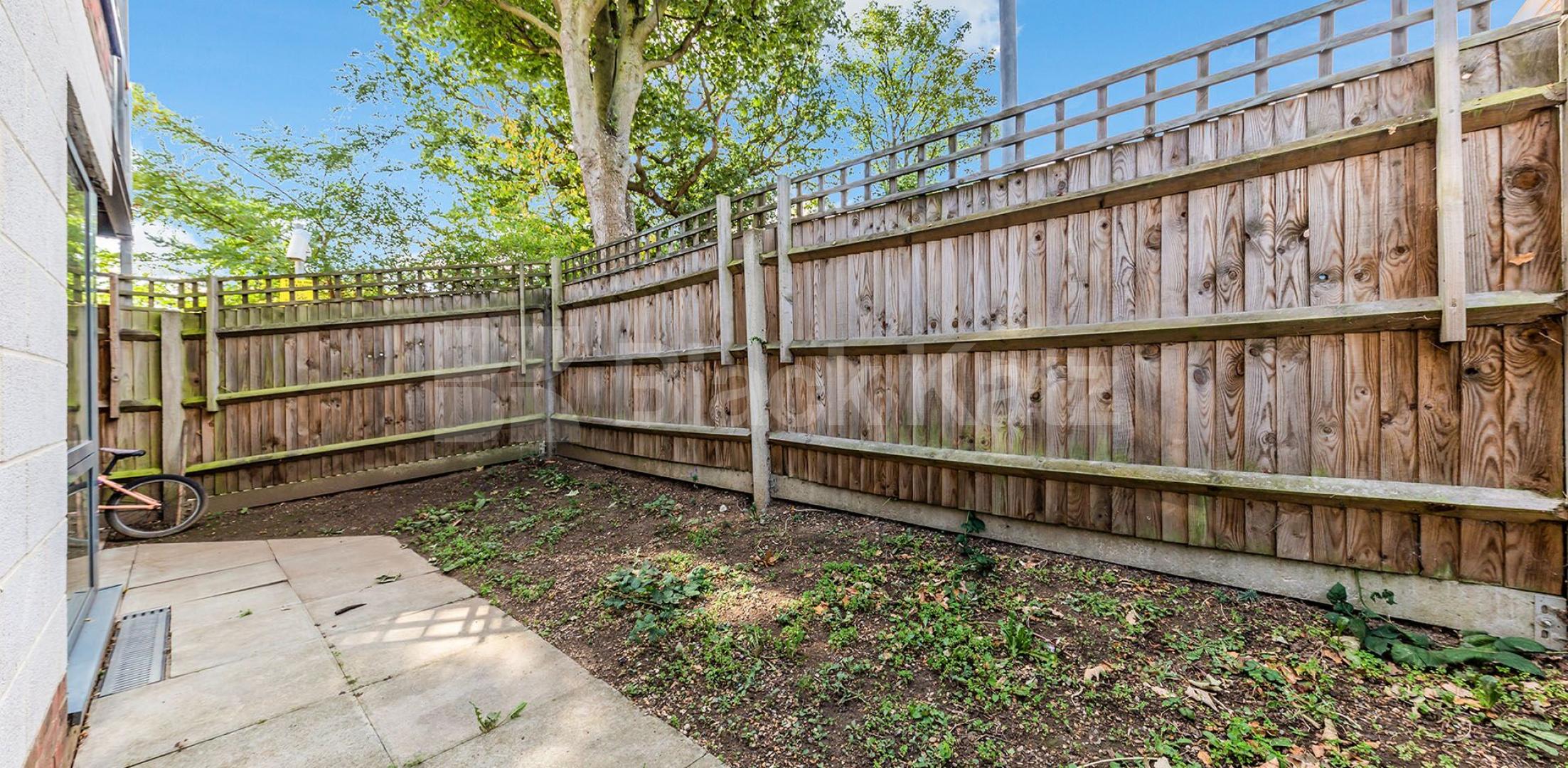 			1 Bedroom, 1 bath, 1 reception Flat			 Womersley Road, CROUCH END