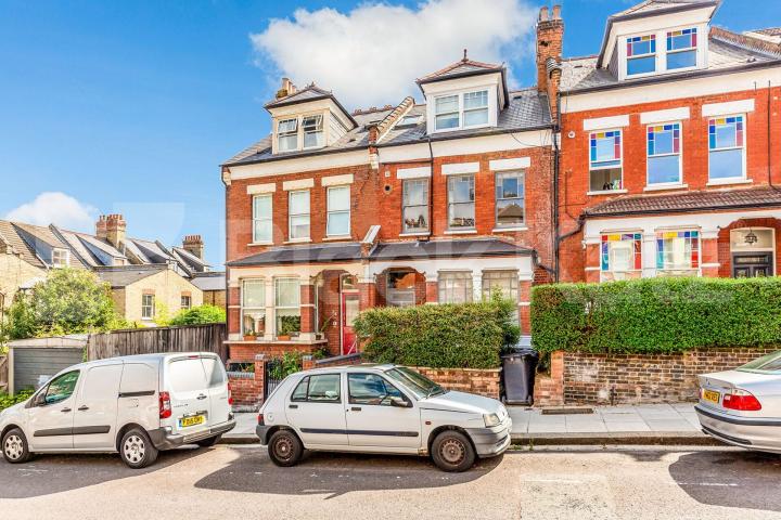 Good size two bedroom located on a sought after location in Crouch End Glebe Road, CROUCH END