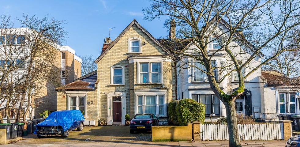 			1 Bedroom,  bath, 1 reception 			 Maidstone Road, Bounds Green