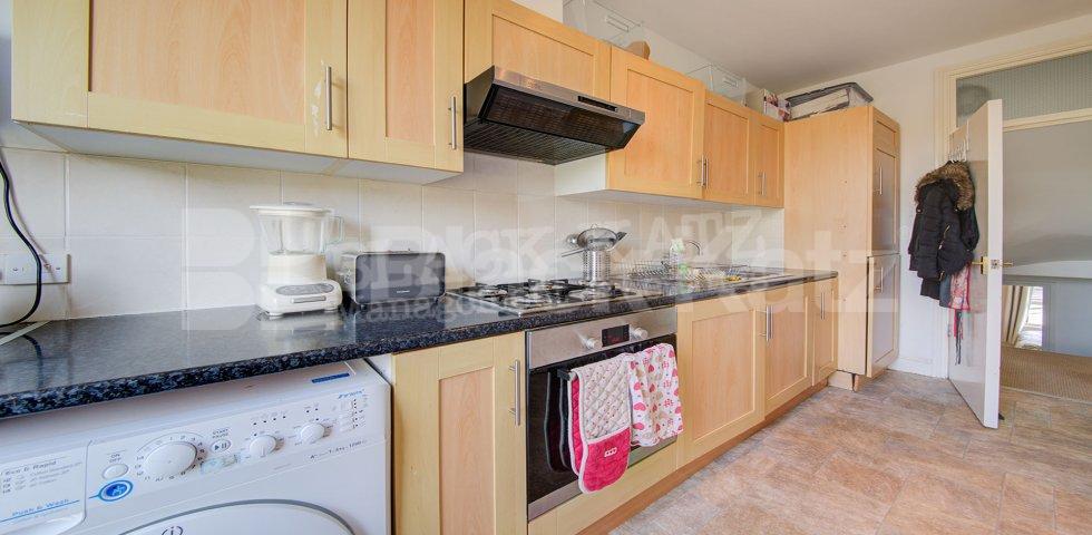 			New Instruction!, 3 Bedroom, 1 bath, 1 reception Flat			 Hanley Road , Finsbury Park / Crouch End