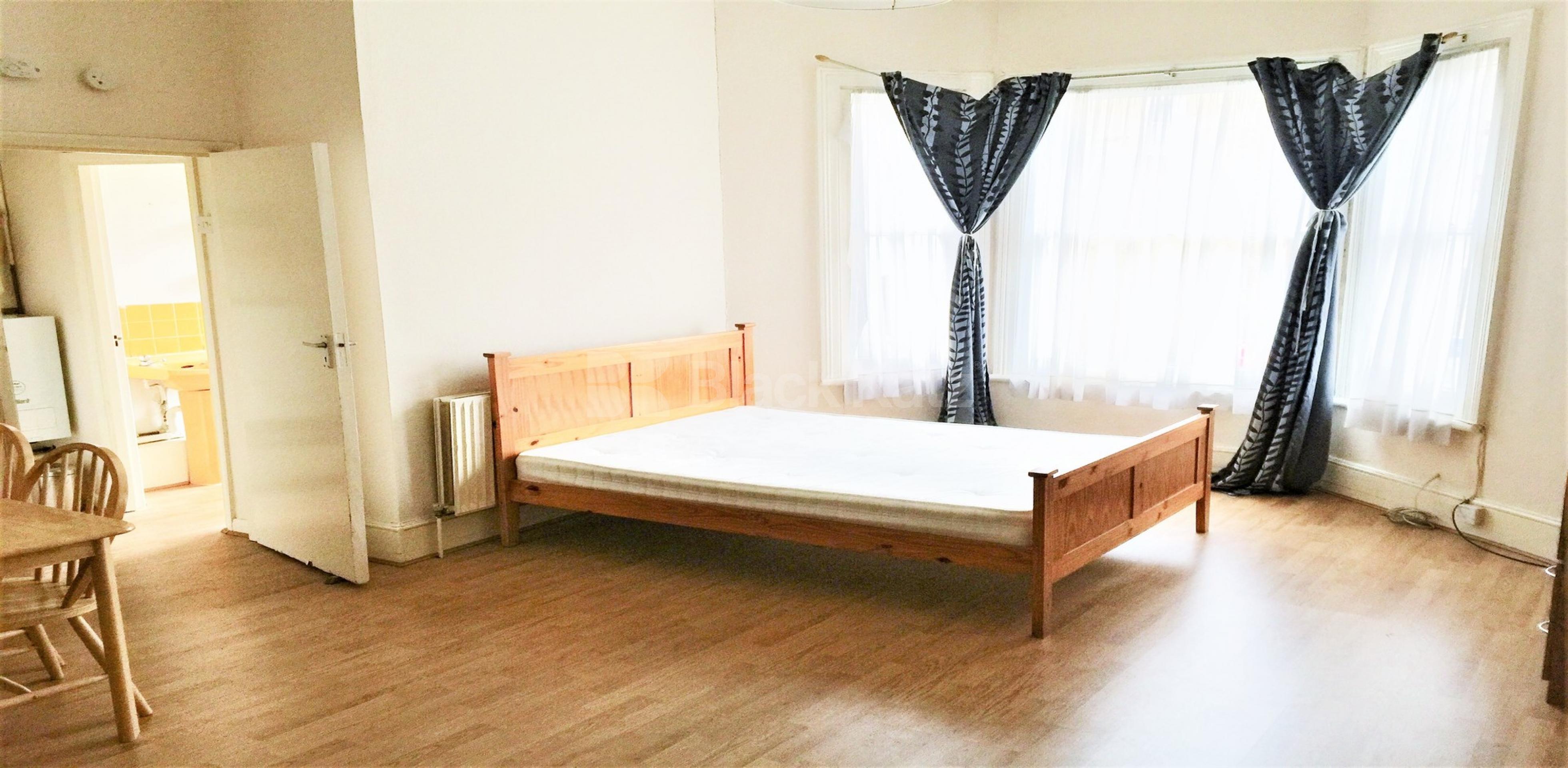 			NEW INSTRUCTION, Studio Apartment, 1 bath, 1 reception Flat			 Sinclair Gardens, Shepherds Bush W14