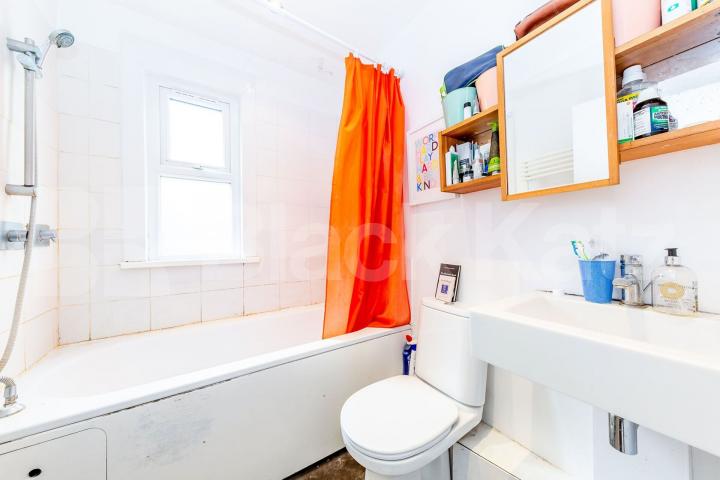 Good size two bedroom located on a sought after location in Crouch End Glebe Road, CROUCH END