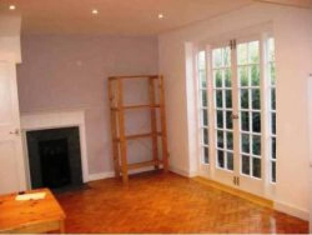 			3 Bedroom, 1 bath, 1 reception Flat			 Oakwood Road, GOLDERS GREEN/HAMPSTEAD GARDEN SUBURBS