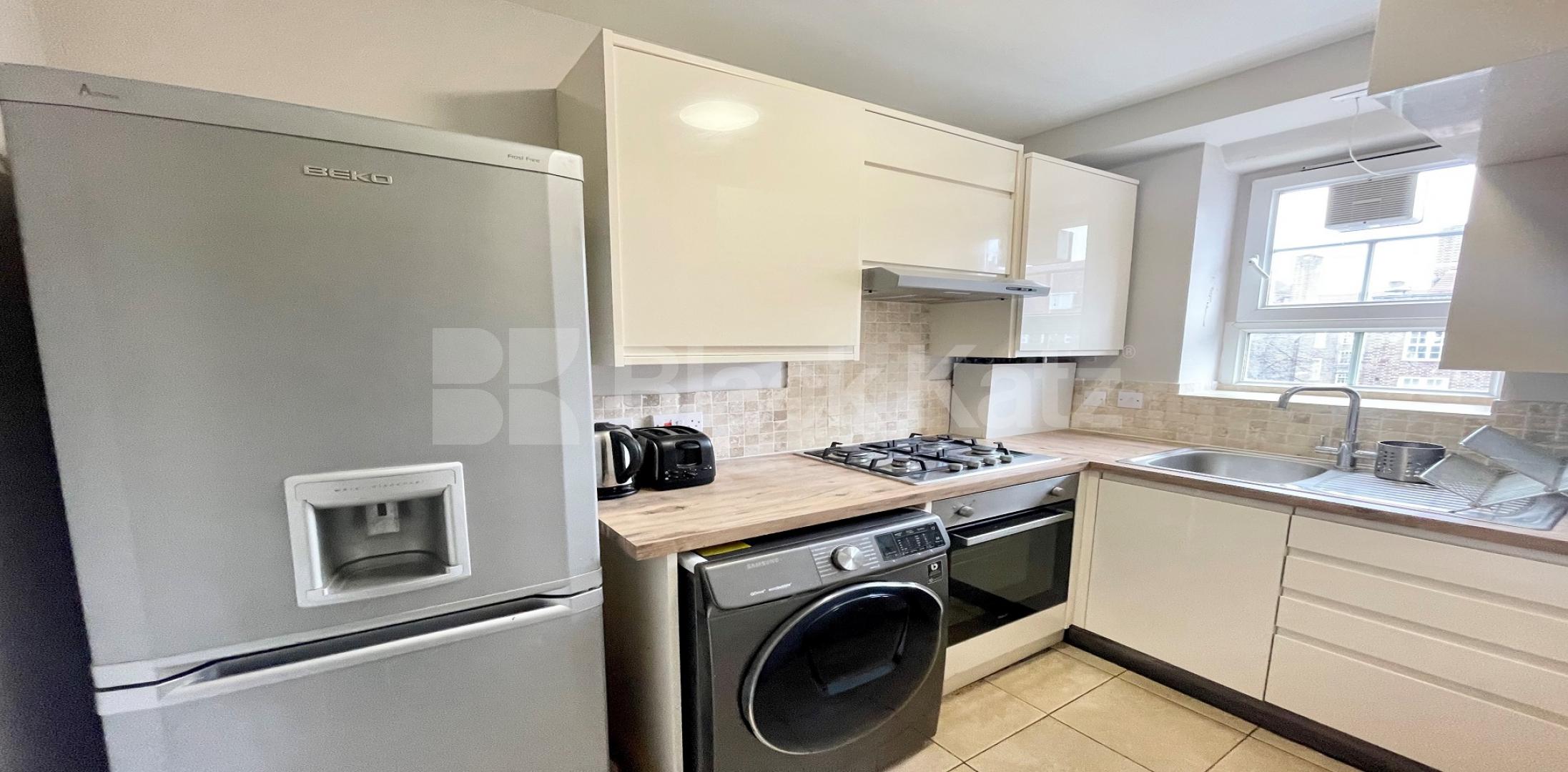 			LET , 5 Bedroom, 1 bath, 1 reception Apartment			 Union Road, Clapham