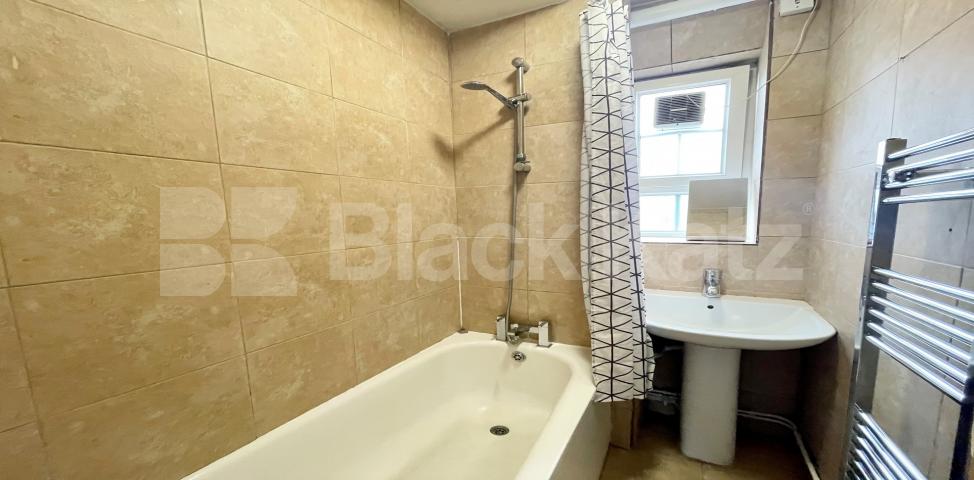 			LET , 5 Bedroom, 1 bath, 1 reception Apartment			 Union Road, Clapham