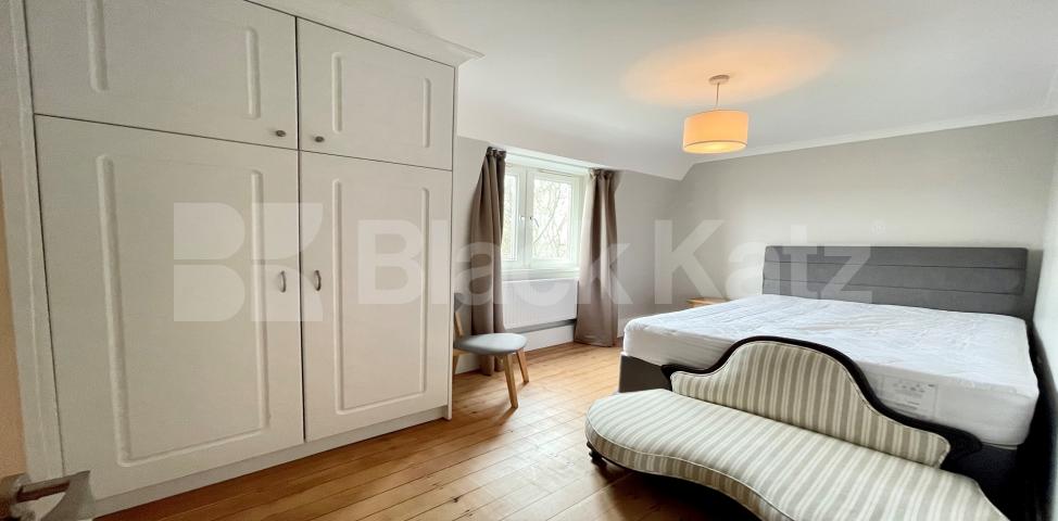 			LET , 5 Bedroom, 1 bath, 1 reception Apartment			 Union Road, Clapham