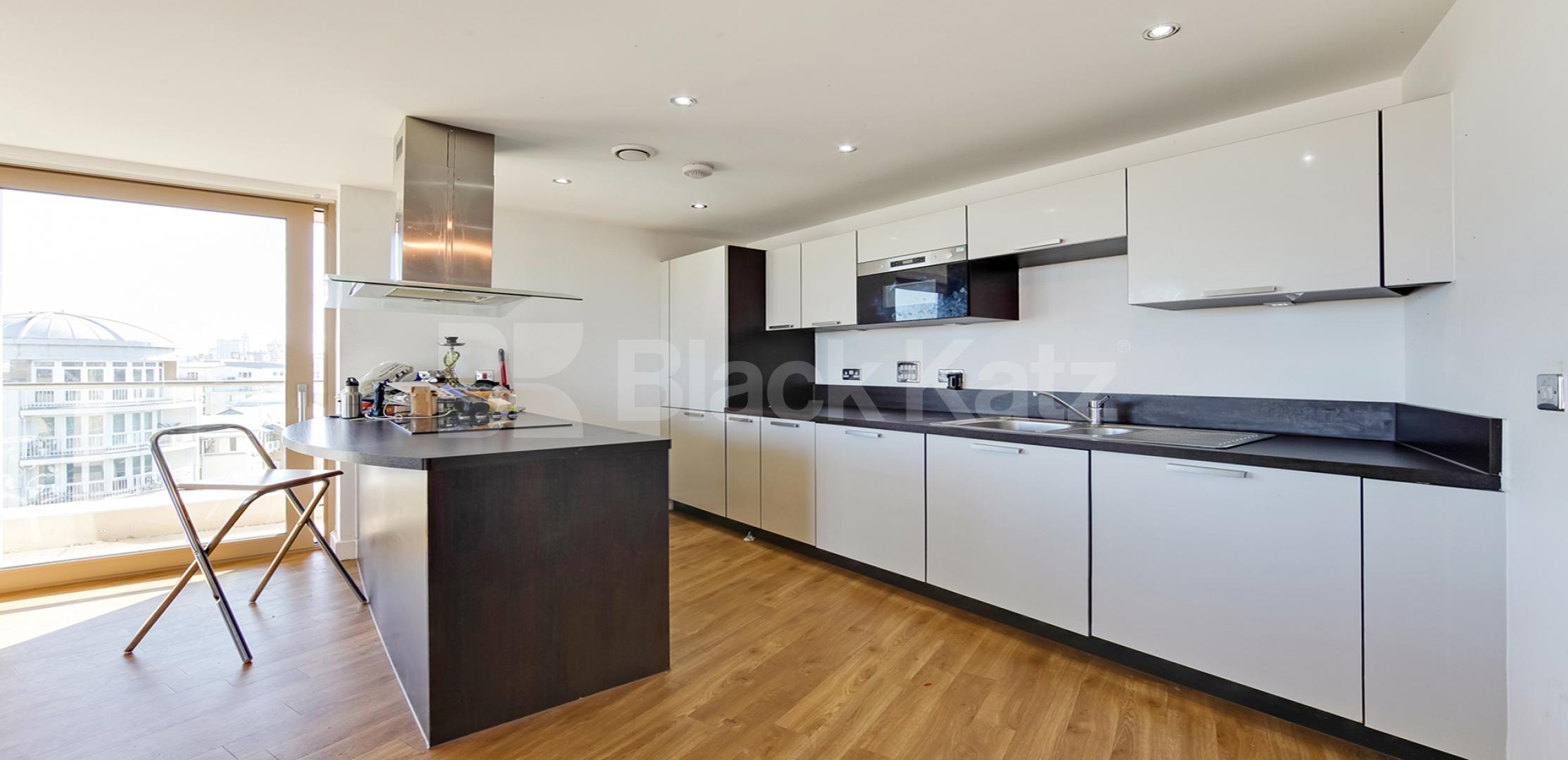 			LET , 3 Bedroom, 2 bath, 1 reception Penthouse			 Vancouver House , Surrey Quays Road