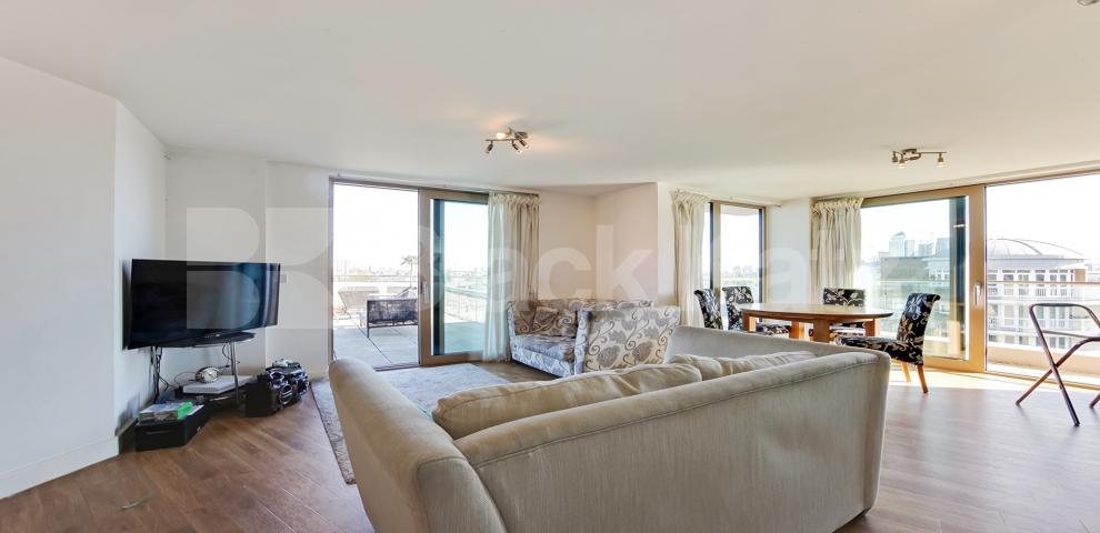 			LET , 3 Bedroom, 2 bath, 1 reception Penthouse			 Vancouver House , Surrey Quays Road