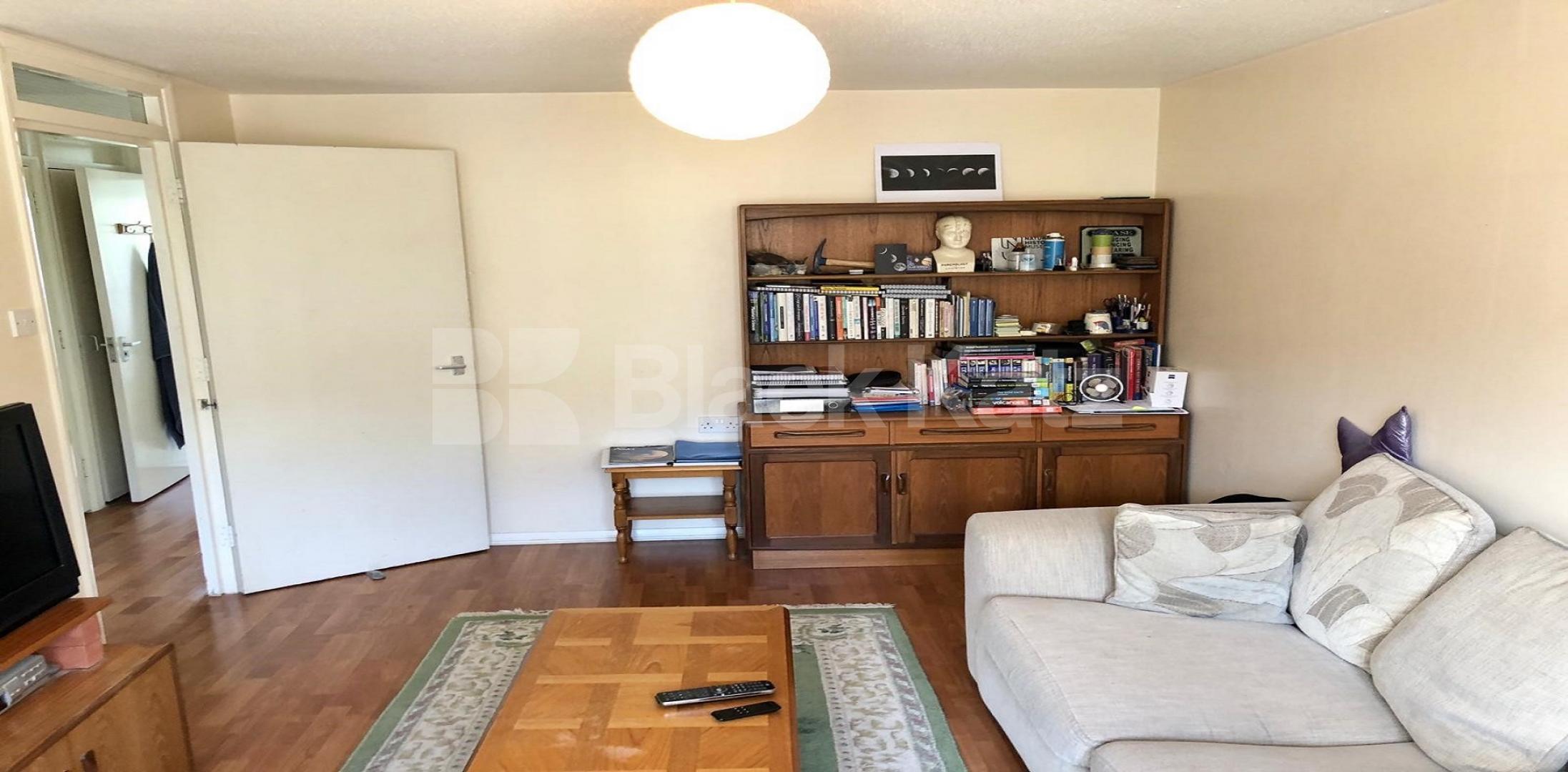 Generous apartment by the banks of the Thames  Victoria House, Enterprise Way, Surrey Quays / Canada Water