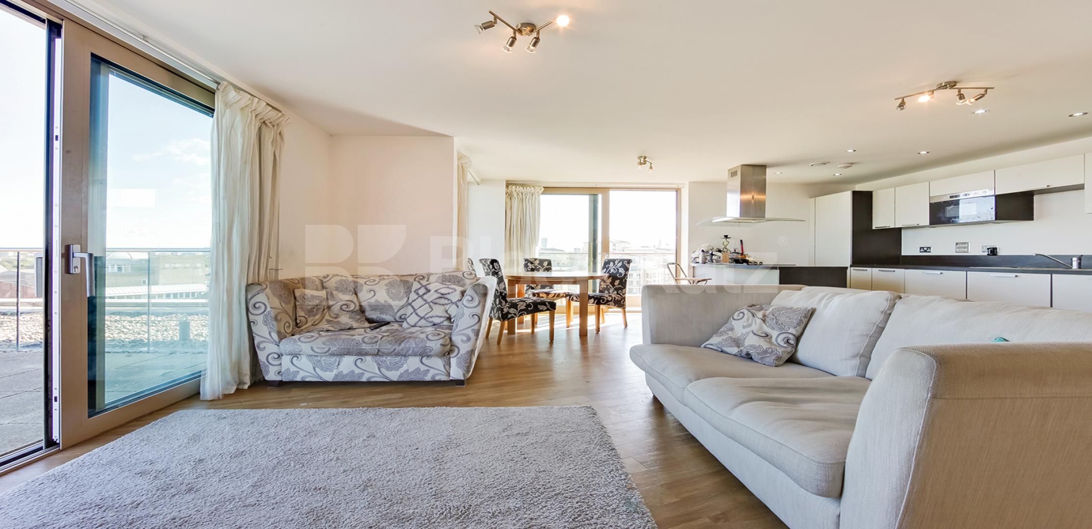 			LET , 3 Bedroom, 2 bath, 1 reception Penthouse			 Vancouver House , Surrey Quays Road