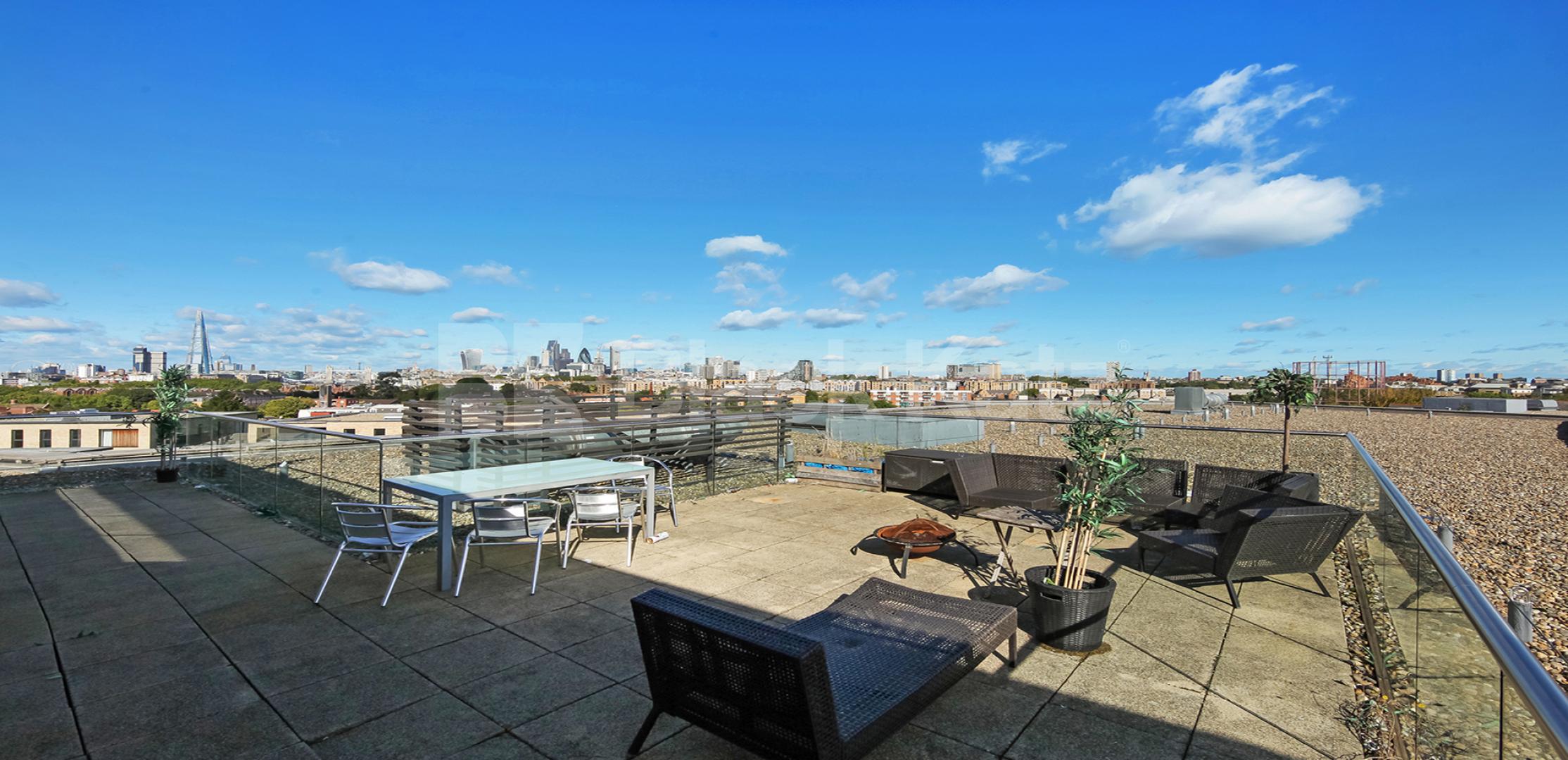 			LET , 3 Bedroom, 2 bath, 1 reception Penthouse			 Vancouver House , Surrey Quays Road