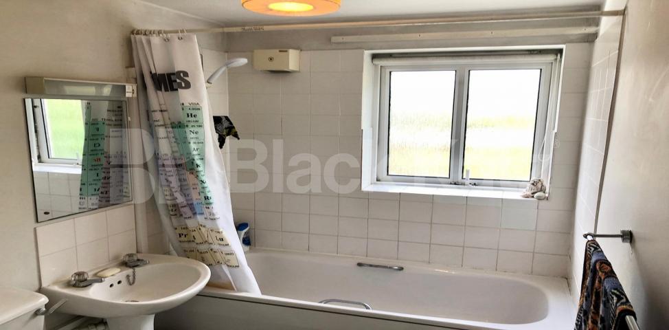 Generous apartment by the banks of the Thames  Victoria House, Enterprise Way, Surrey Quays / Canada Water