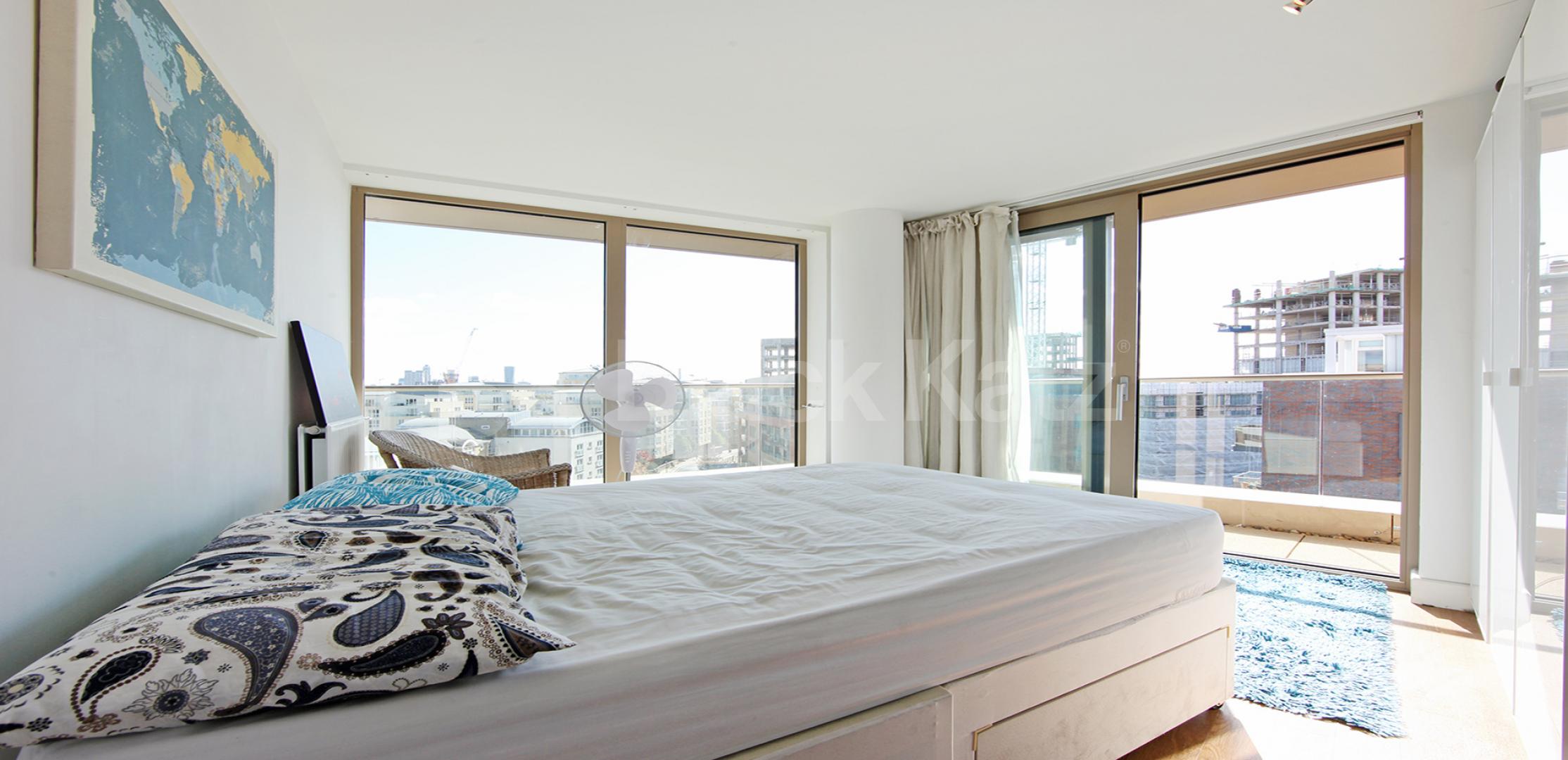 			LET , 3 Bedroom, 2 bath, 1 reception Penthouse			 Vancouver House , Surrey Quays Road