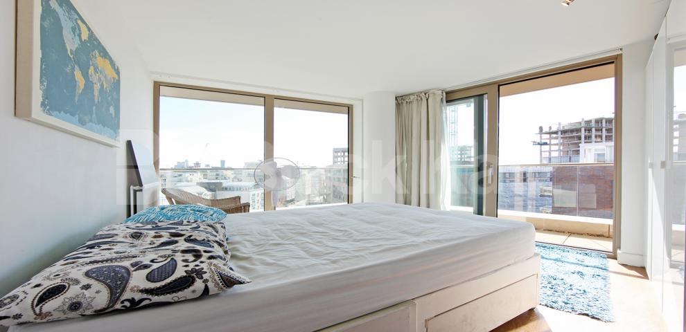 			LET , 3 Bedroom, 2 bath, 1 reception Penthouse			 Vancouver House , Surrey Quays Road