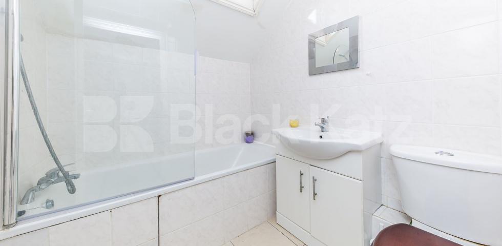 			3 Bedroom, 1 bath, 1 reception Flat			 Muswell Avenue, Muswell Hill
