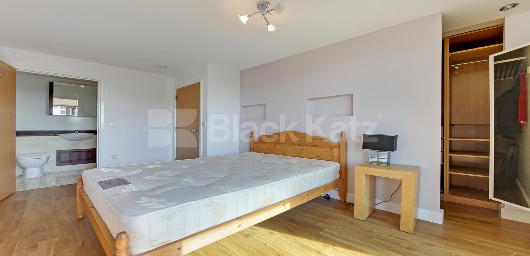 			LET , 3 Bedroom, 2 bath, 1 reception Penthouse			 Vancouver House , Surrey Quays Road