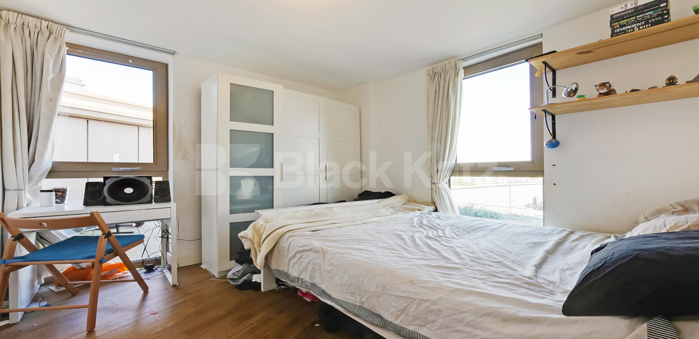 			LET , 3 Bedroom, 2 bath, 1 reception Penthouse			 Vancouver House , Surrey Quays Road