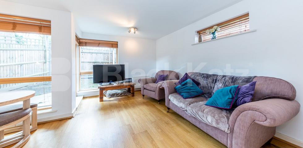 			1 Bedroom, 1 bath, 1 reception Flat			 Womersley Road, CROUCH END