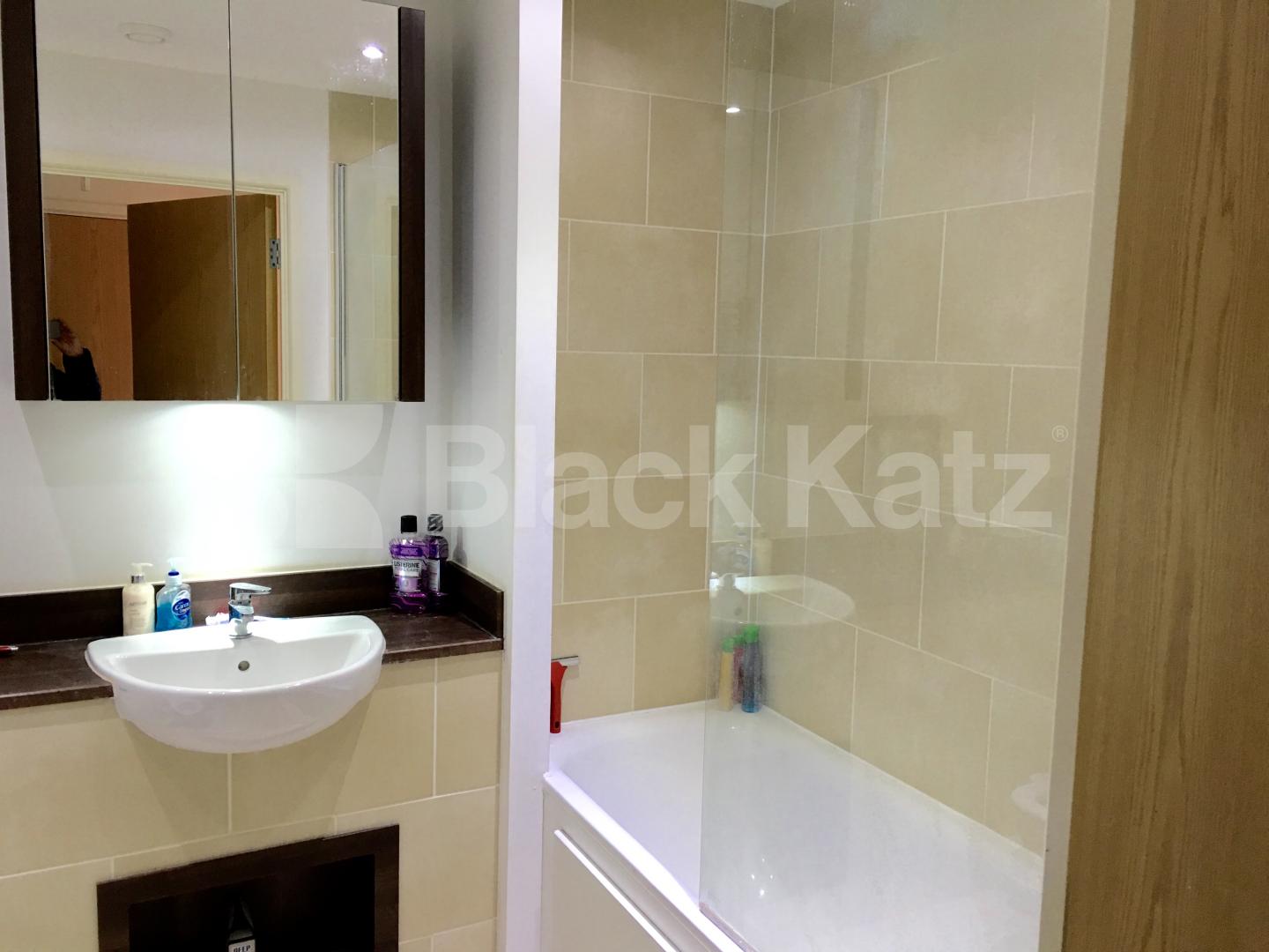 			UNDER OFFER , 1 Bedroom, 1 bath, 1 reception Apartment			 Vancouver House Needleman Street, Canada Water