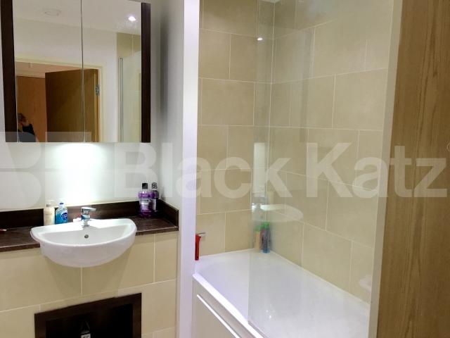 			UNDER OFFER , 1 Bedroom, 1 bath, 1 reception Apartment			 Vancouver House Needleman Street, Canada Water