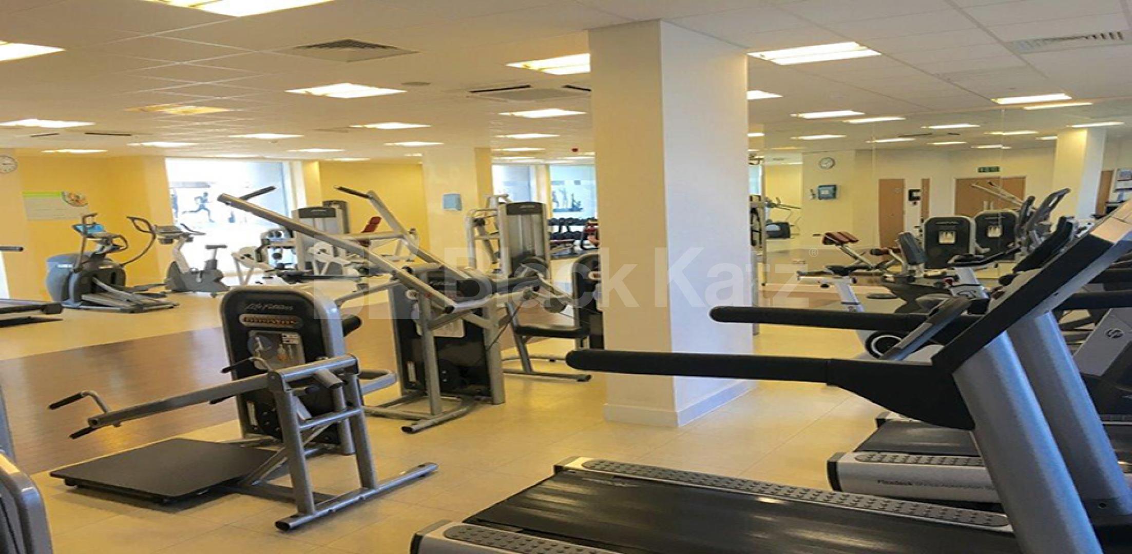 			LET , 3 Bedroom, 2 bath, 1 reception Penthouse			 Vancouver House , Surrey Quays Road