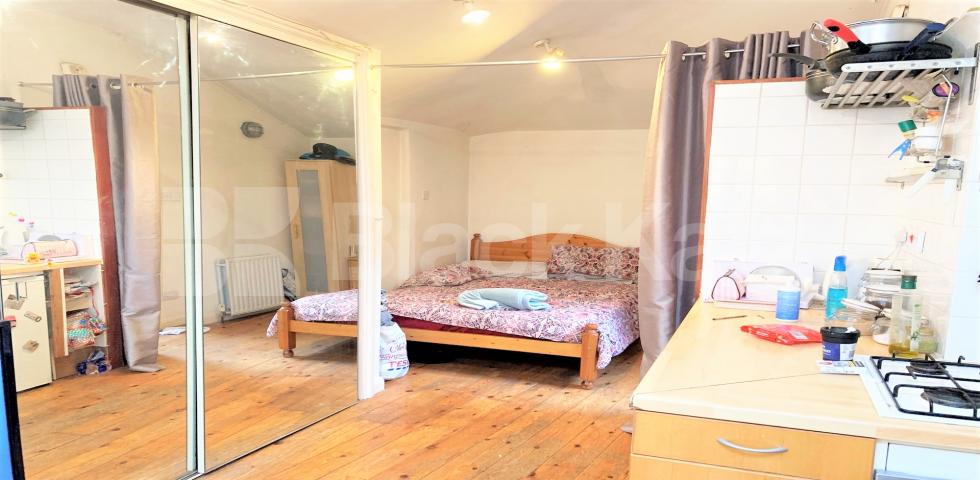 			Studio Apartment, 1 bath, 1 reception Studio			 Glenroy Street, North Kensington