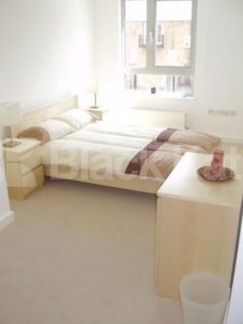 			2 Bedroom, 1 bath, 1 reception Flat			 Eden Grove, HOLLOWAY N7 x 2