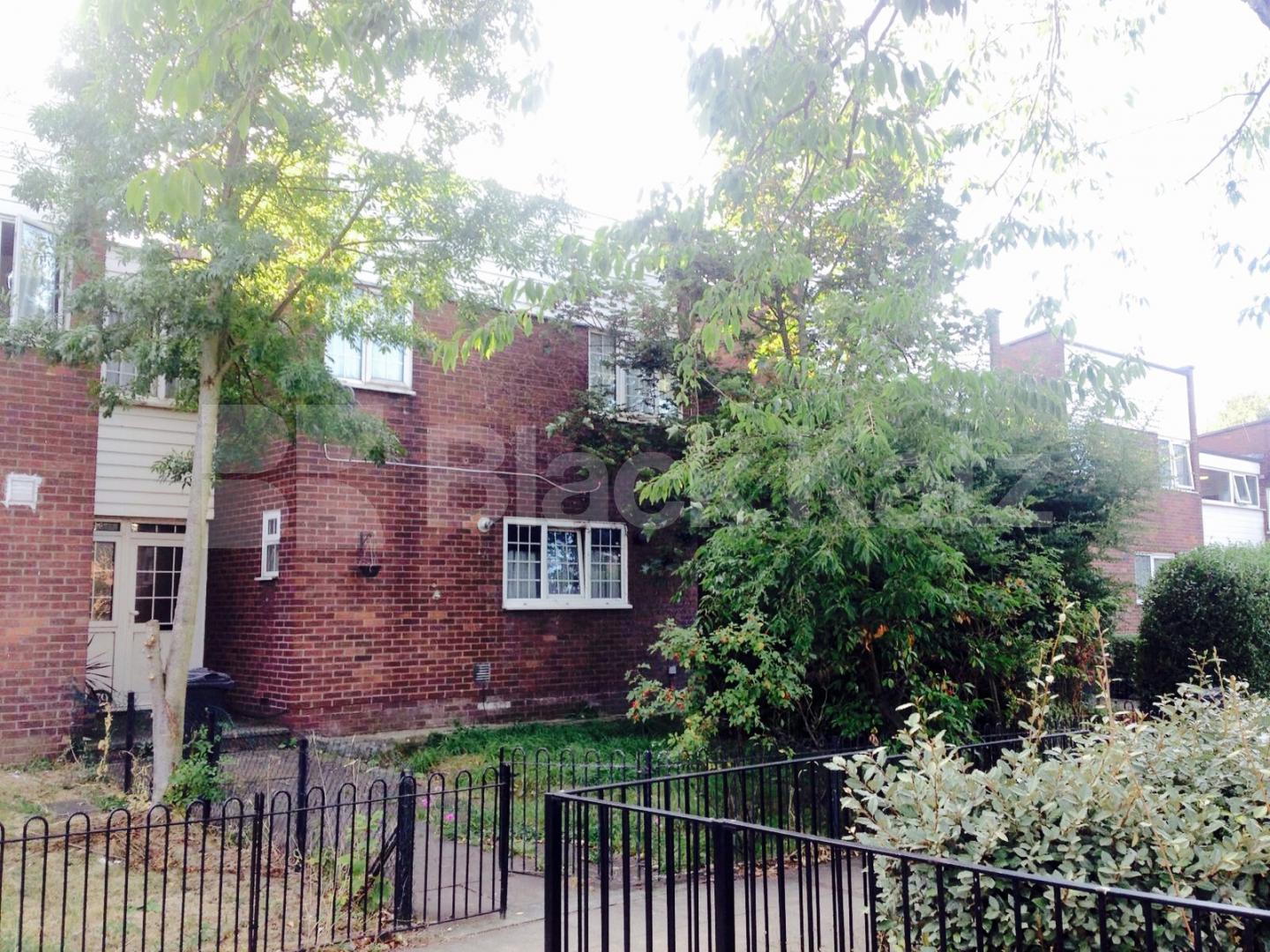 			LET , 4 Bedroom, 1 bath, 1 reception House			 Vibart Gardens, Brixton